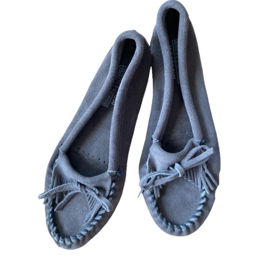 Minnetonka Women's 401T Kilty Hardsole Grey Suede Size 7.5 EUC